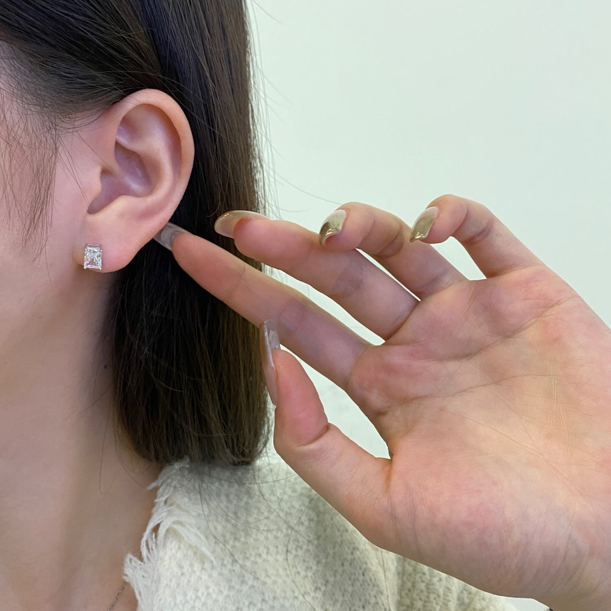 [HOT]Stylish Shiny Rectangular Center Stone Stud Earrings