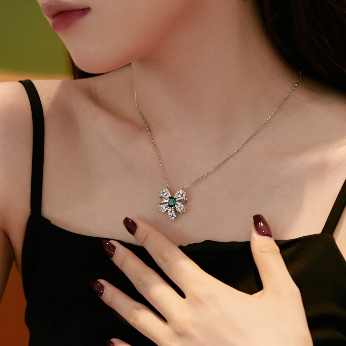 [HOT]Luxurious Flower Shape Emerald Cut Necklace