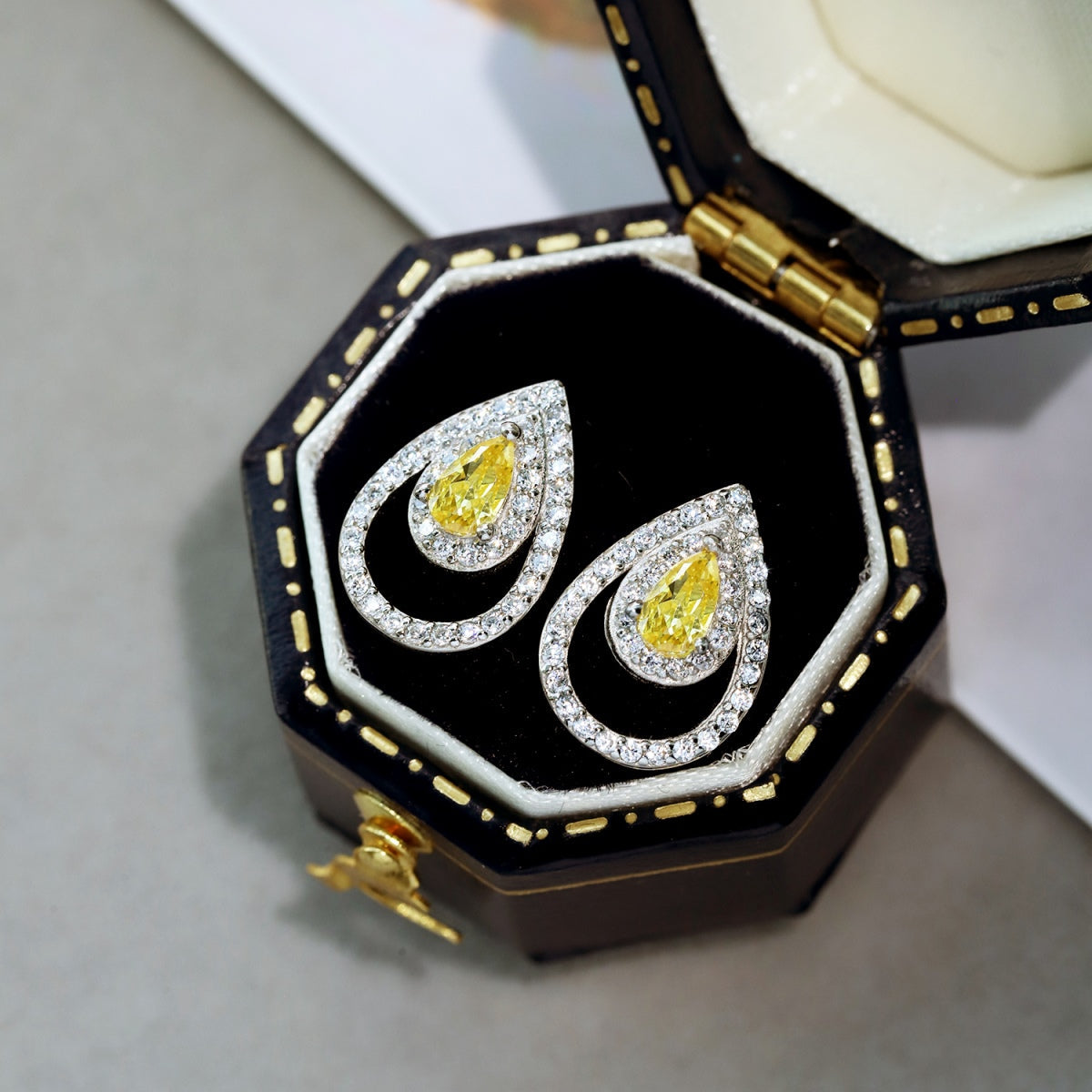 [HOT]Sparkling Delicate Water Drop Shape Daily Earrings