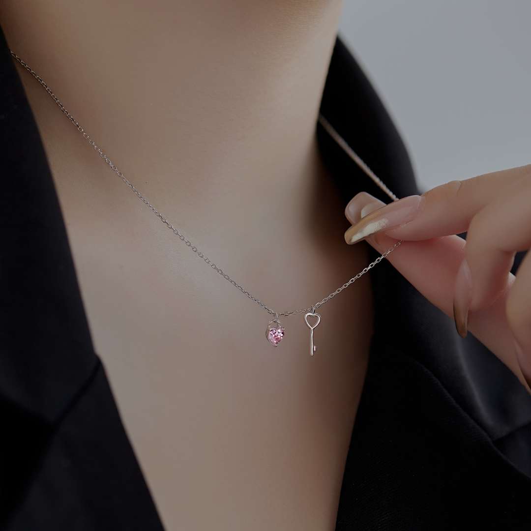 [HOT]Unique Heart Shape Key Pendent Necklace