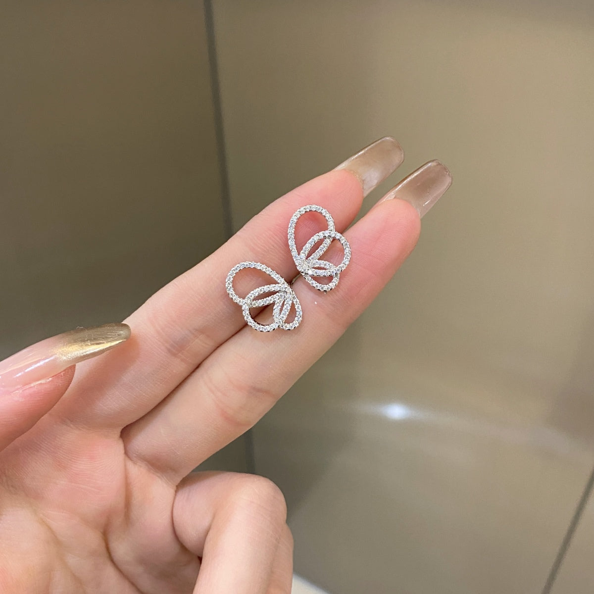 [HOT]Exquisite Butterfly Shape Earrings