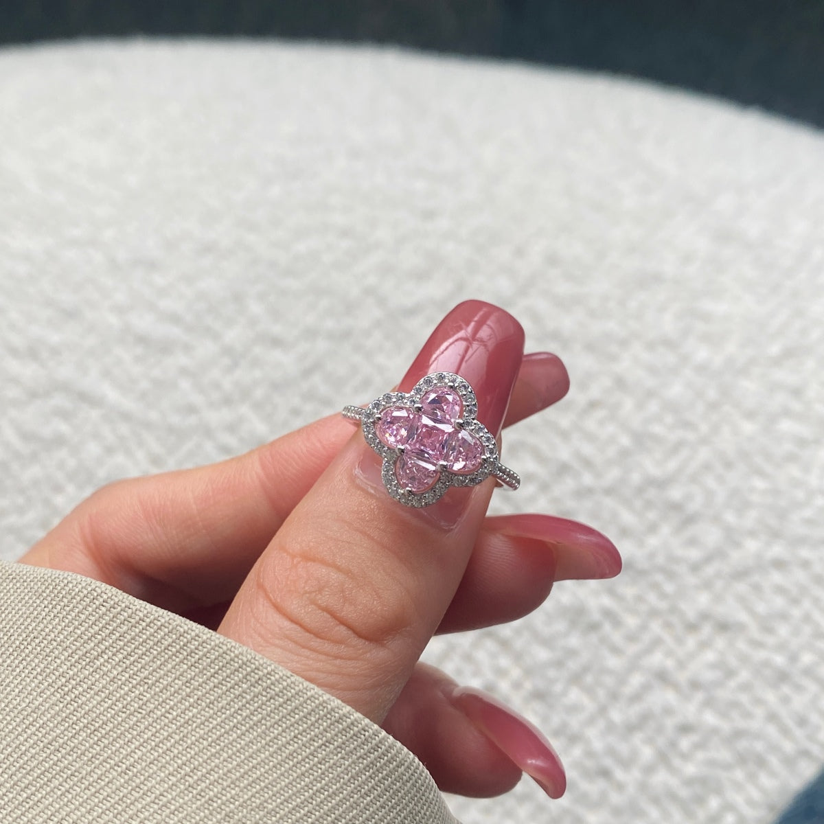 [HOT]Luxurious Eternity Flower Shape Banquet Ring