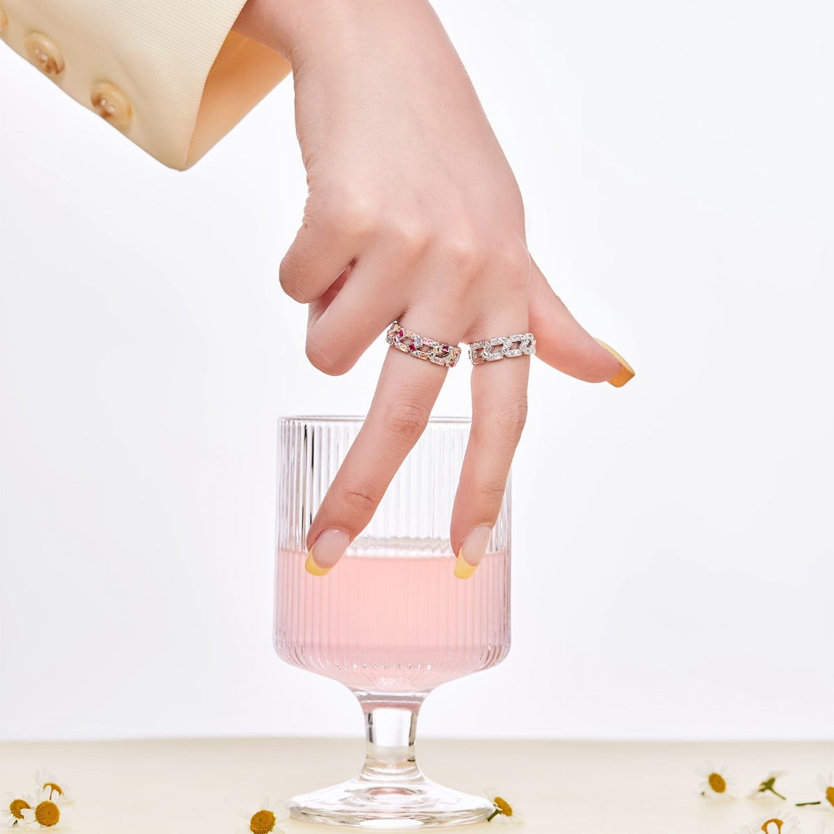 [HOT]Sparkling Vibrant Emerald Cut Daily Ring