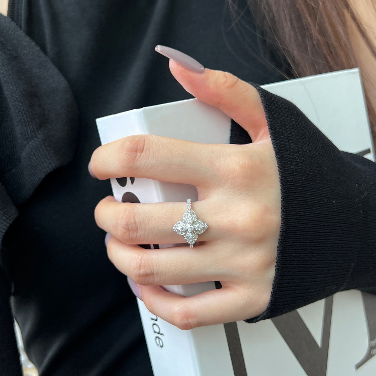 [HOT]Luxurious Colorful Flower Shape Banquet Ring