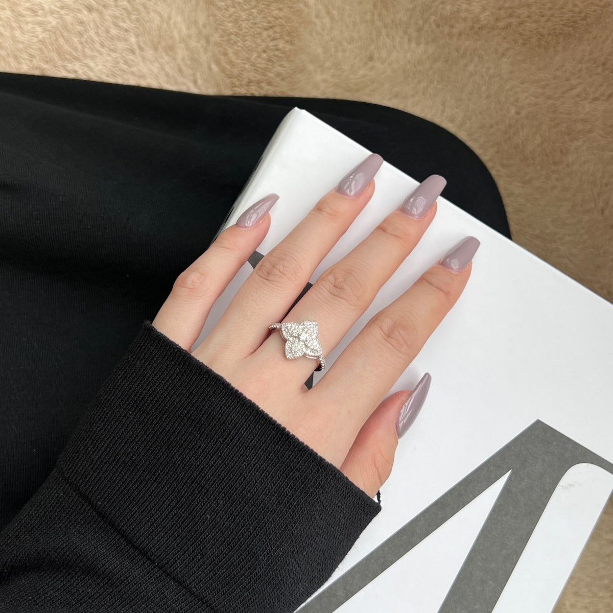 [HOT]Luxurious Colorful Flower Shape Banquet Ring