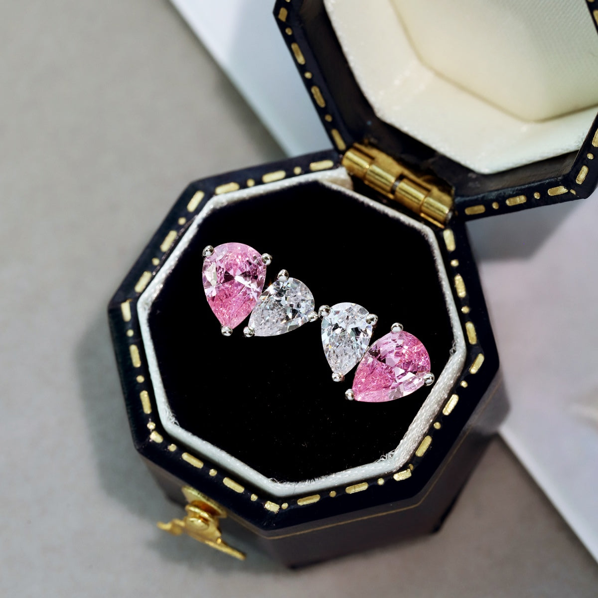 [HOT]Dazzling Elegant Heart Cut Lover Earrings