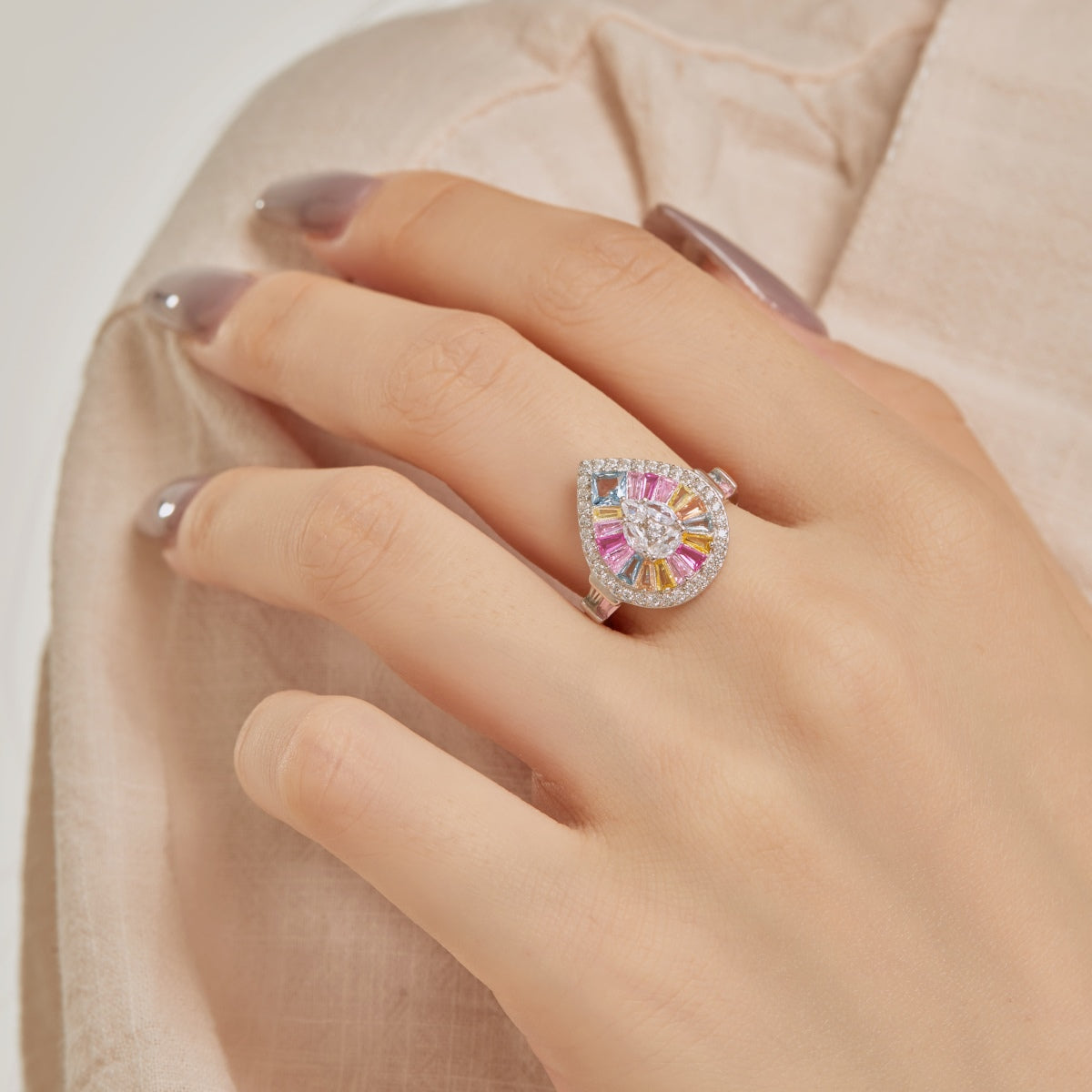 [HOT]Elegant Colorful Water Drop Shape Banquet Ring