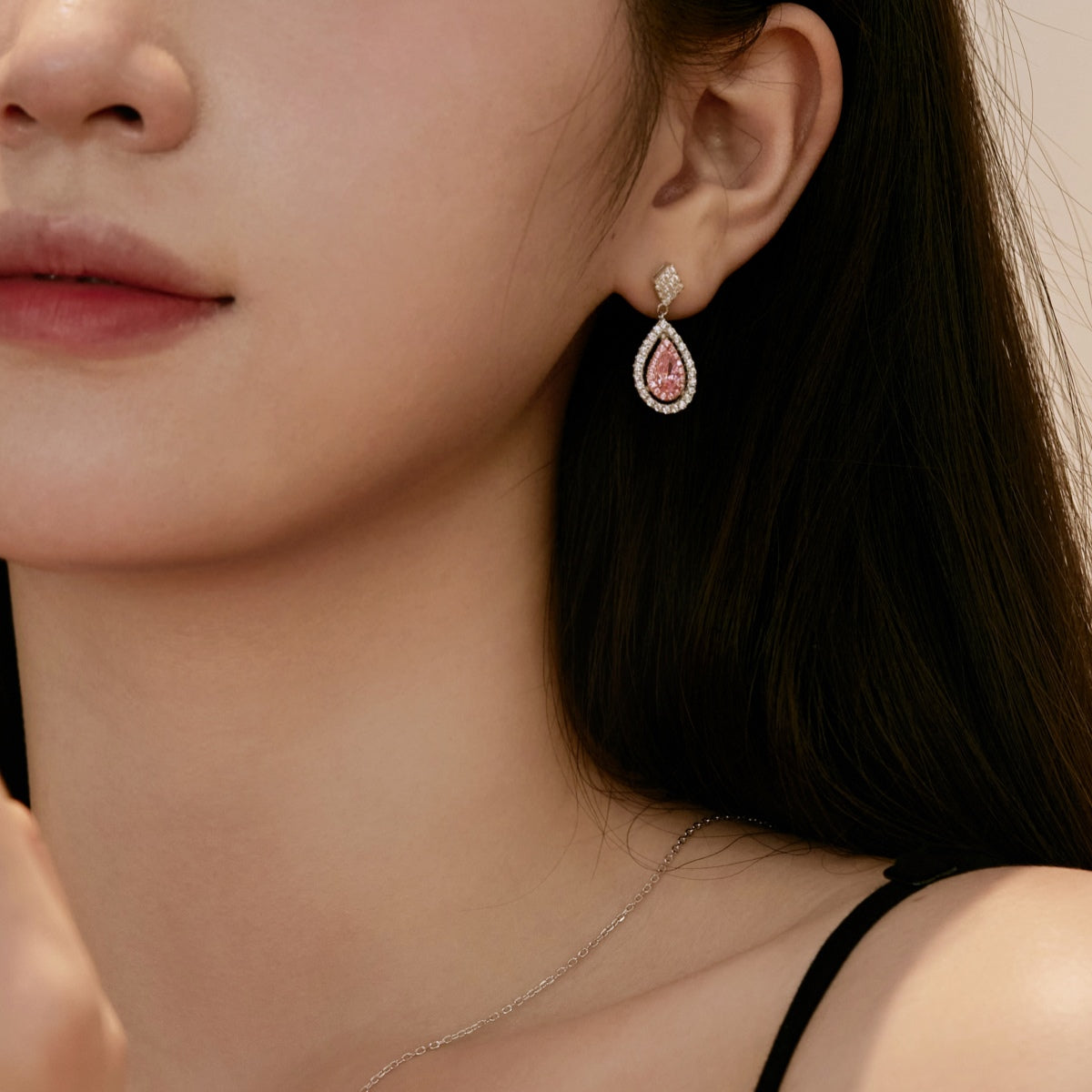 [HOT]Ornate Delicate Water Drop Shape Banquet Earrings