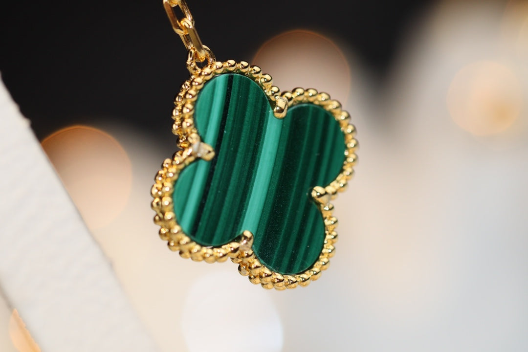 DIANA CLOVER EARRINGS GOLD MALACHITE DIAMOND 3 MOTIF