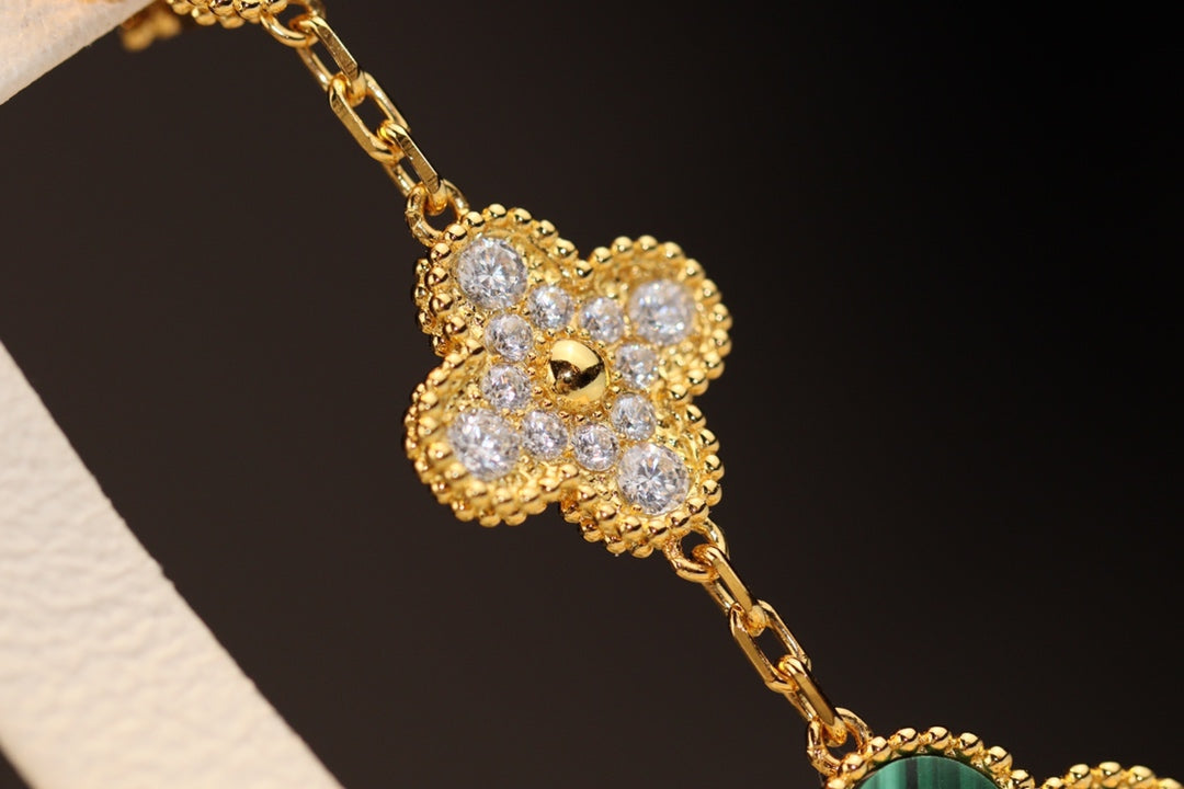 DIANA CLOVER EARRINGS GOLD MALACHITE DIAMOND 3 MOTIF