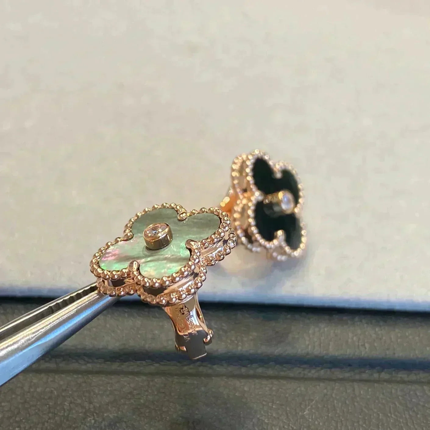 DIANA CLOVER MEDIUM 1 MOTIFS GRAY MOP  DIAMOND EARRINGS