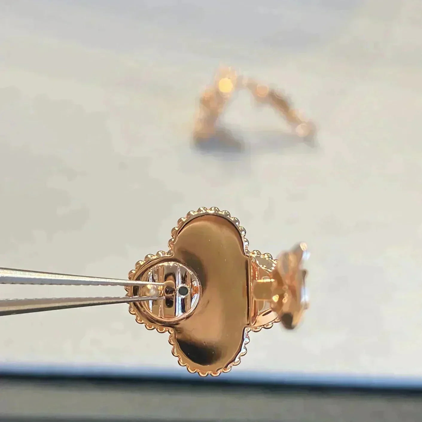 DIANA CLOVER MEDIUM 1 MOTIFS GRAY MOP  DIAMOND EARRINGS