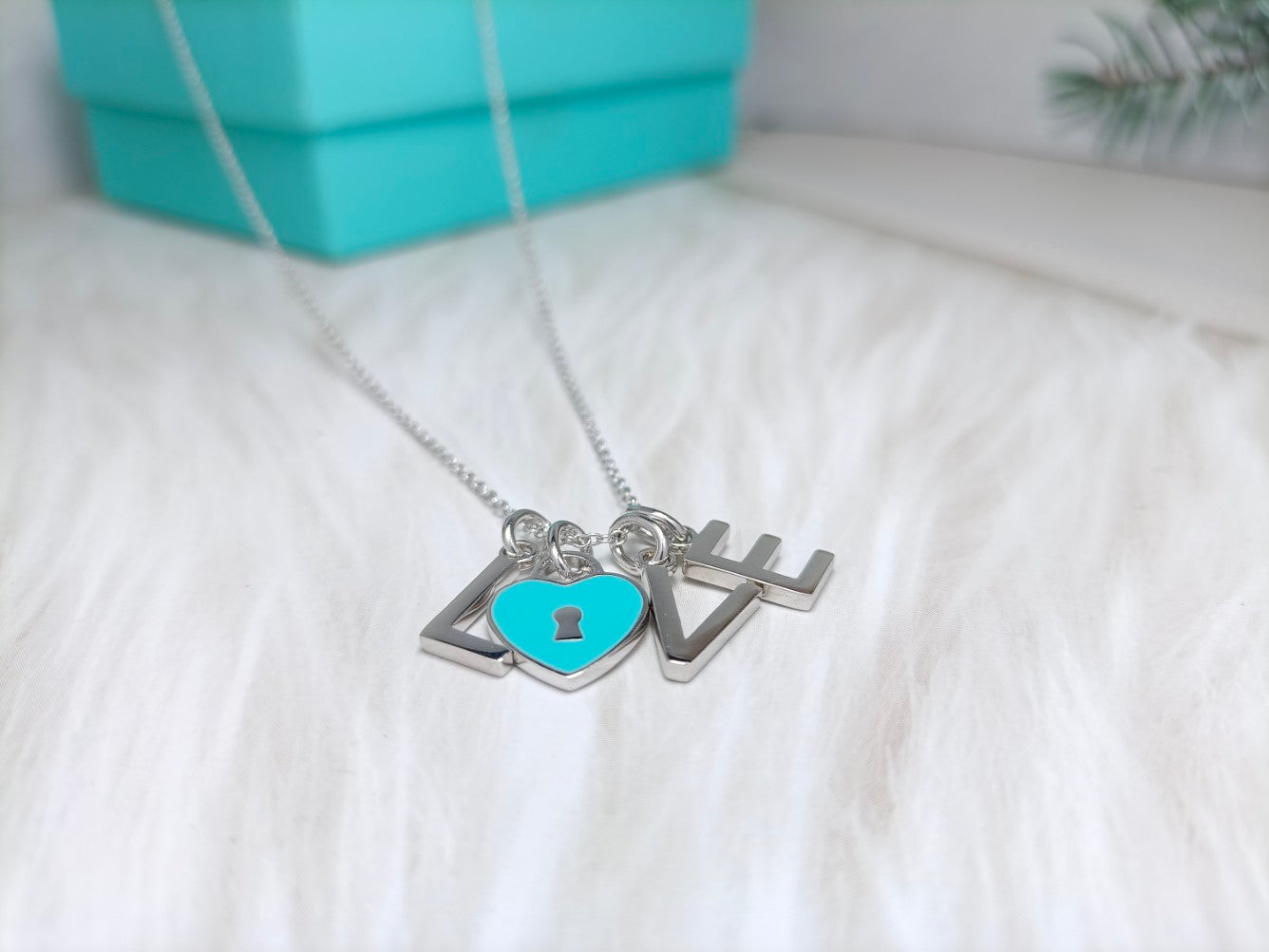 LOVE TEXT PEDANT NECKLACE