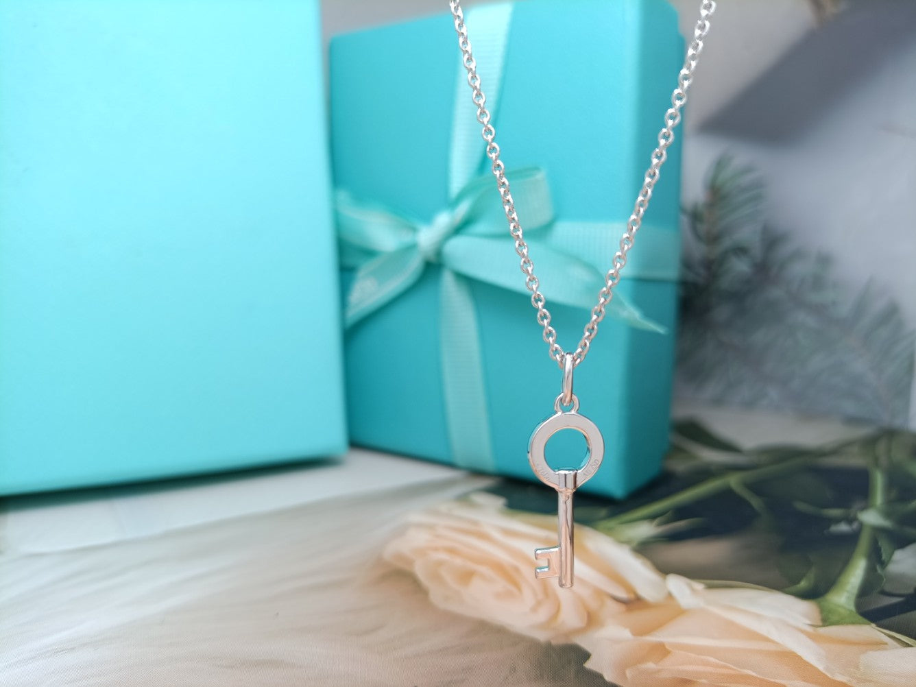 MINI KEY NECKLACE DIAMOND