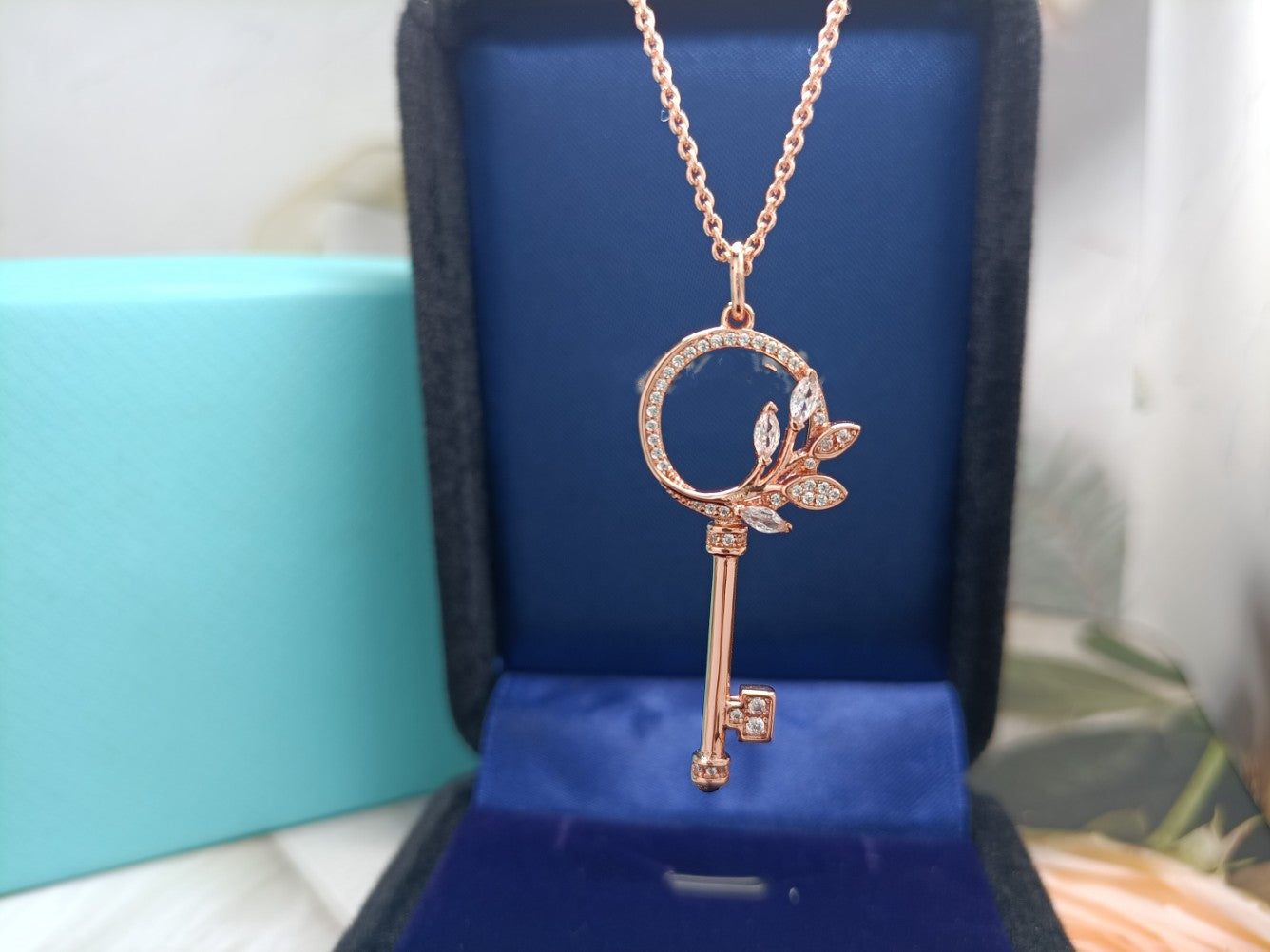 MINI KEY OLIVE LEAF NECKLACE DIAMOND