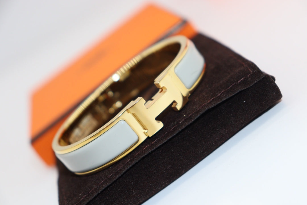 DIANA H LIGHT BLUE BRACELET