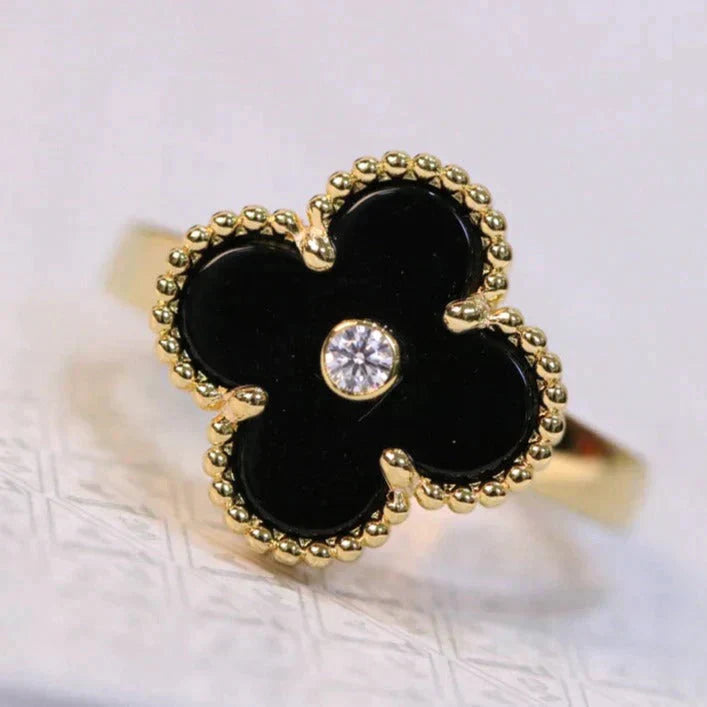 DIANA CLOVER ONYX RING GOLD DIAMOND
