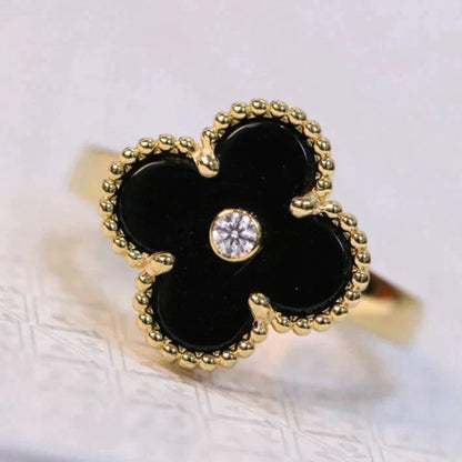 DIANA CLOVER ONYX RING GOLD DIAMOND