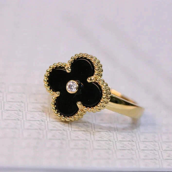 DIANA CLOVER ONYX RING GOLD DIAMOND