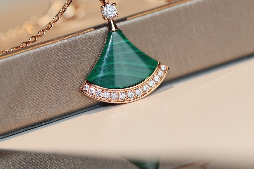 DIANA DREAM NECKLACE MALACHITE DIAMOND