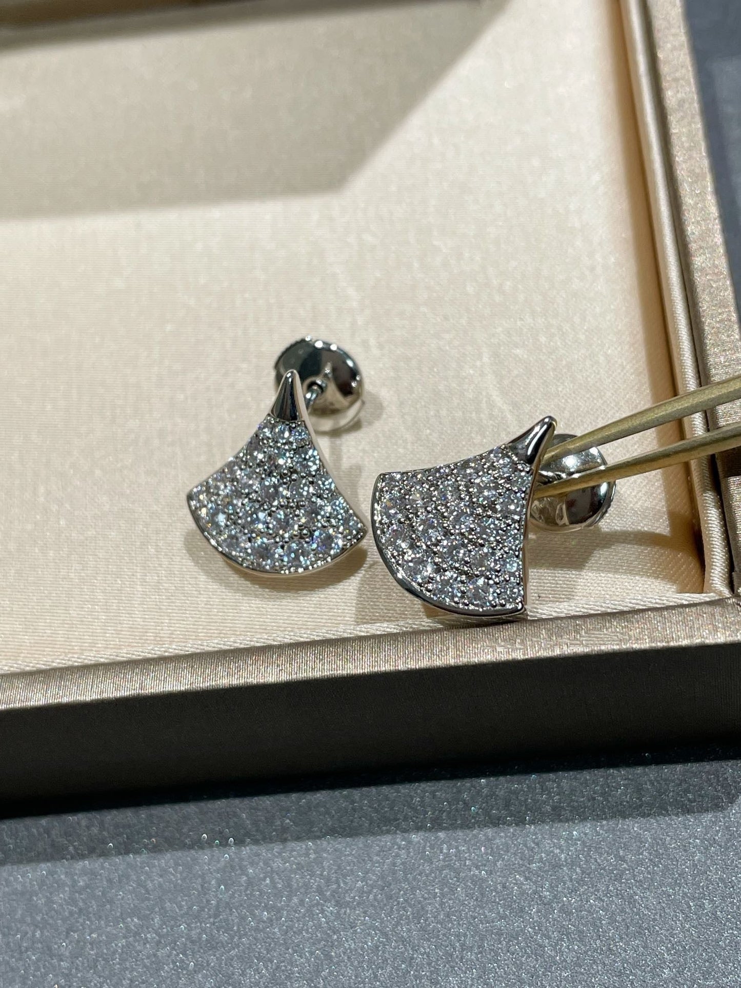 DIANA DREAM STUD EARRINGS DIAMOND