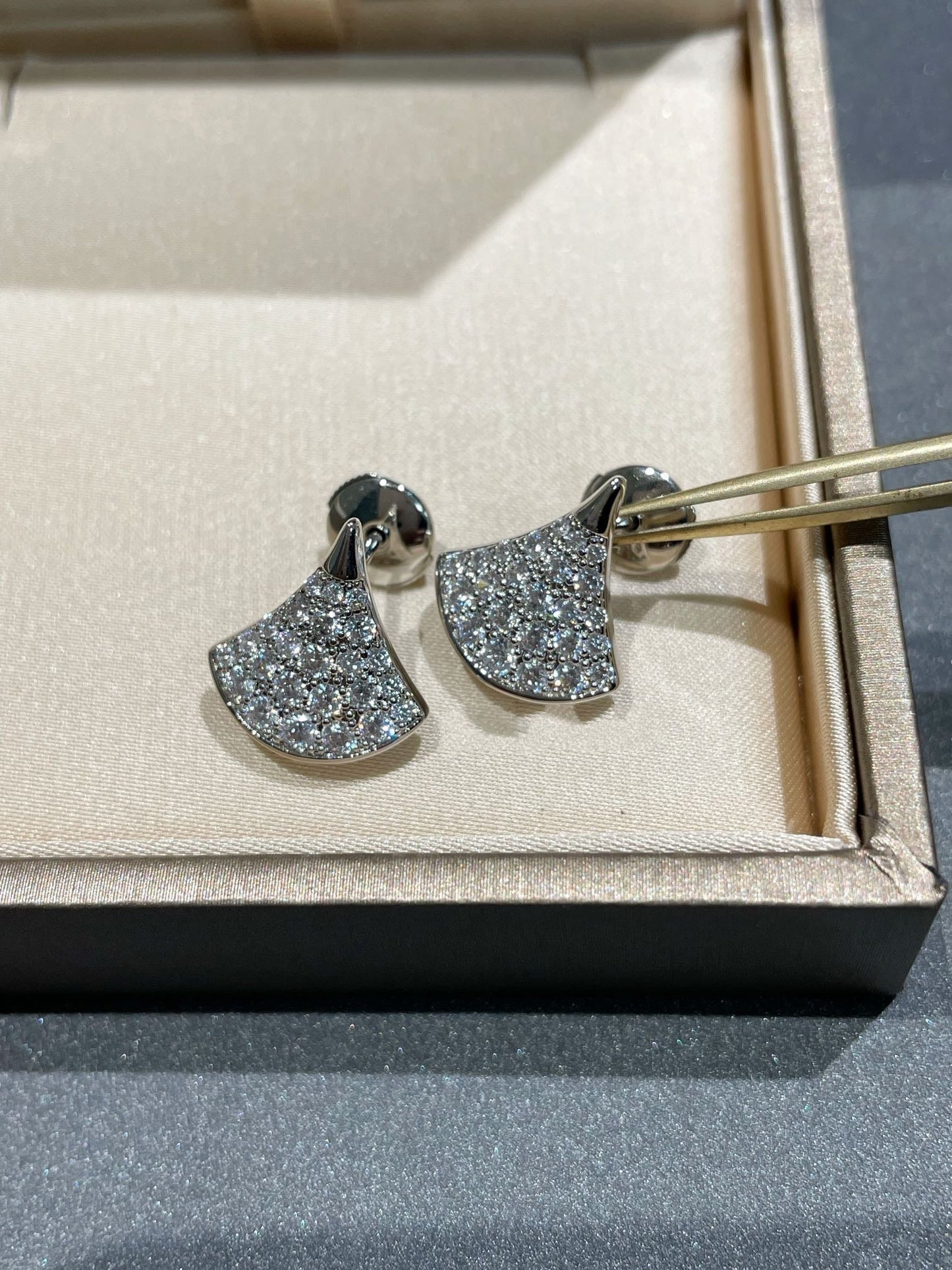 DIANA DREAM STUD EARRINGS DIAMOND
