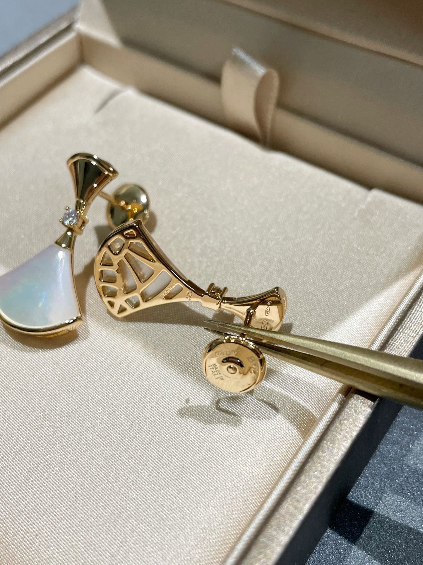 DIANA DREAM MOP 1 DIAMOND EARRINGS