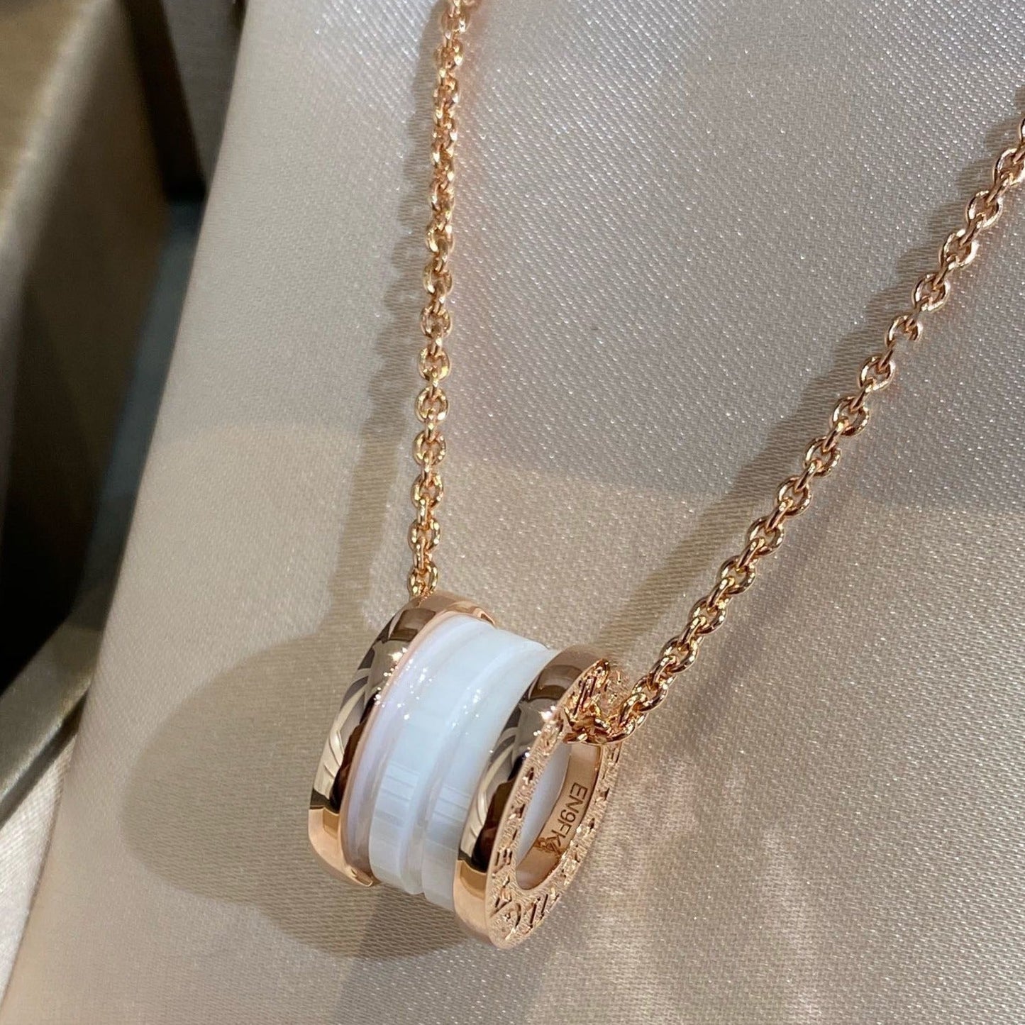 DIANA ZERO 1 WHITE CERAMIC PINK GOLD NECKLACE