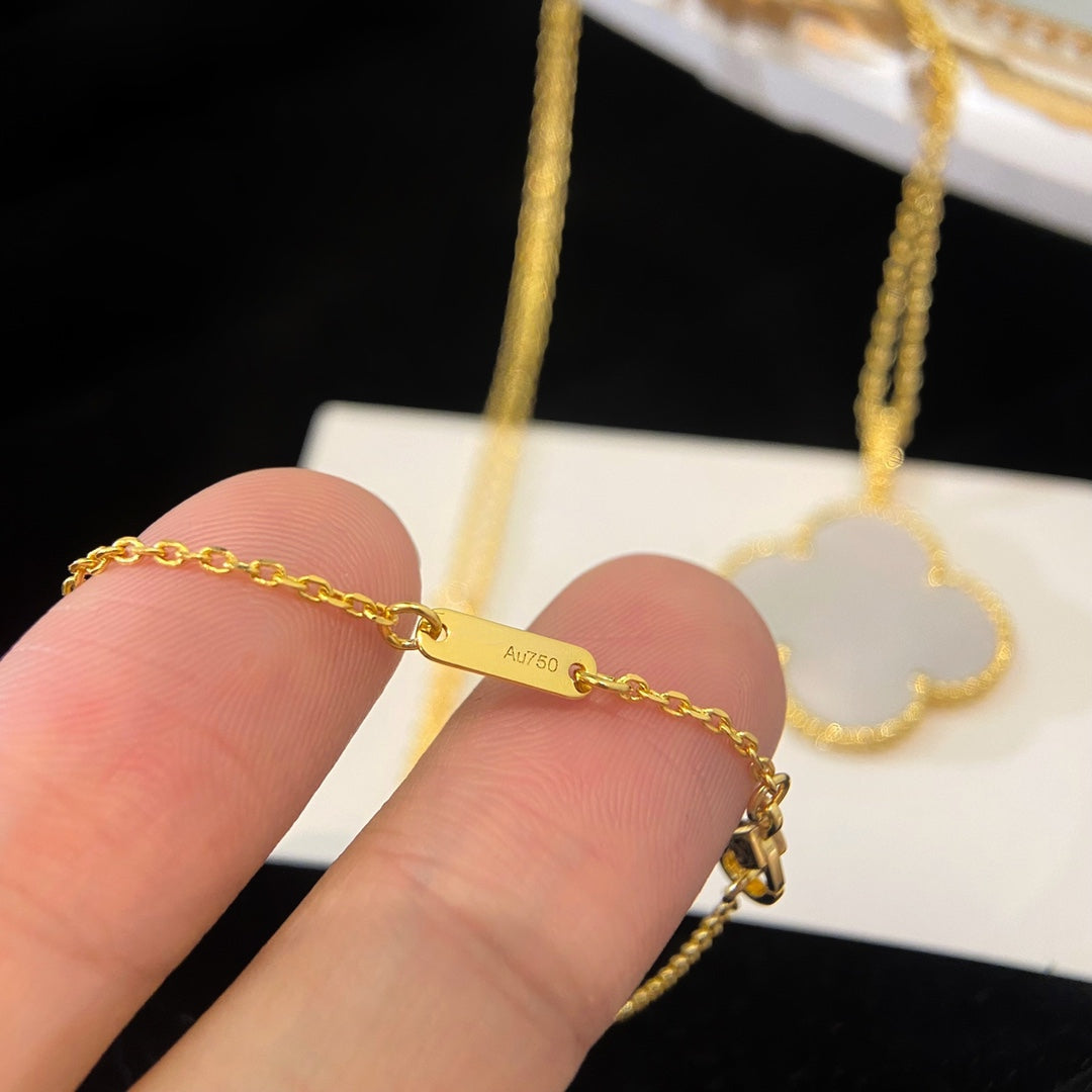 DIANA CLOVER 25MM MOP LARGE PENDANT NECKLACE