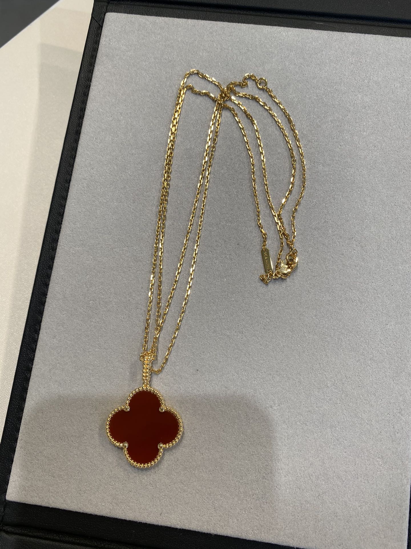 DIANA CLOVER 25MM NECKLACE GOLD CARNELIAN
