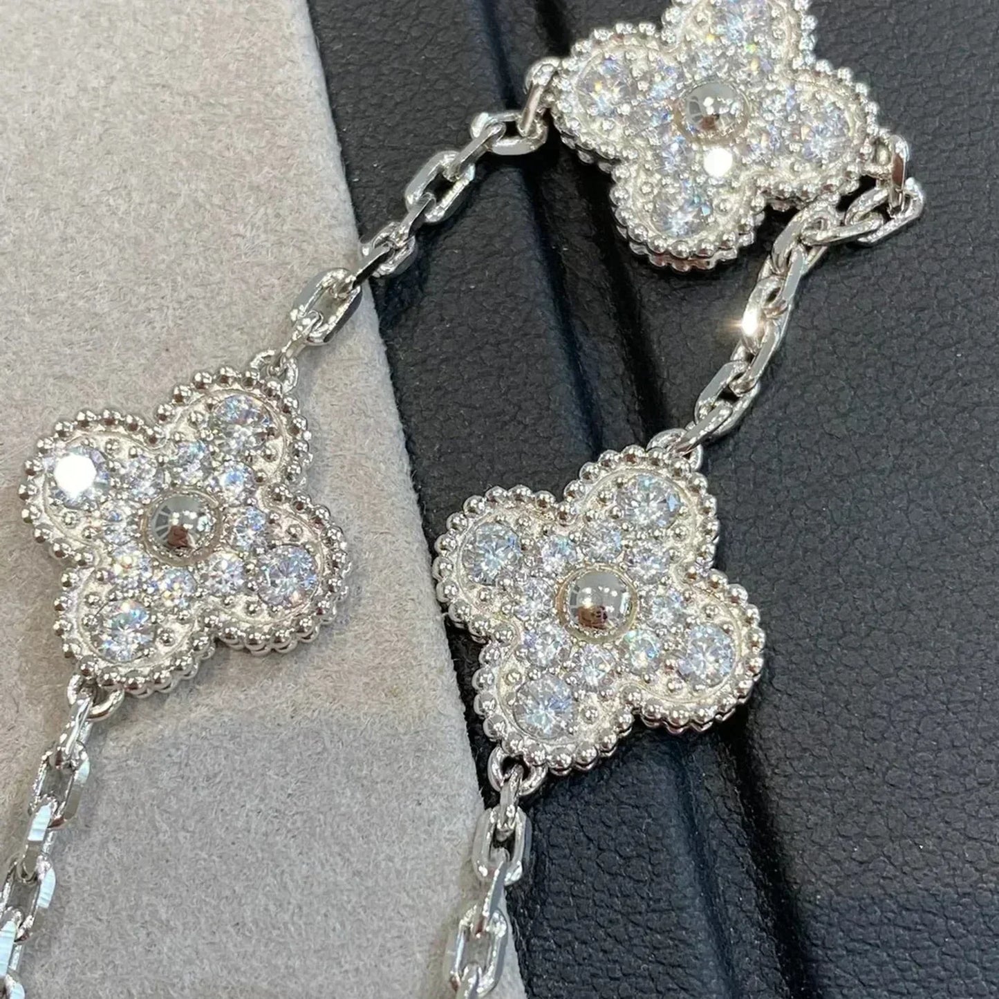 DIANA CLOVER 5 MOTIFS  DIAMOND BRACELET SILVER
