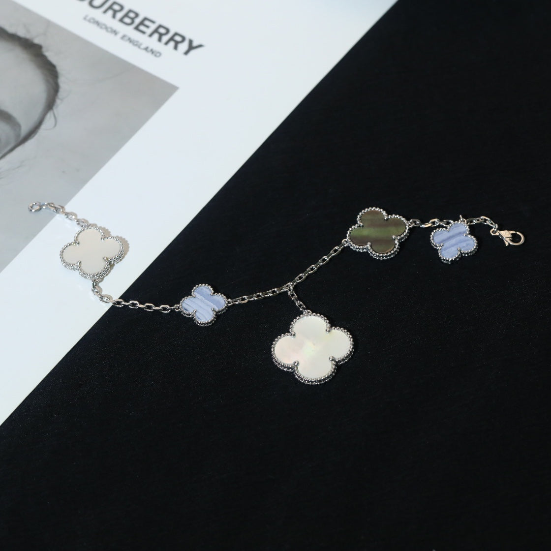 DIANA CLOVER BRACELET 5 MOTIFS MOP CHALCEDONY SILVER