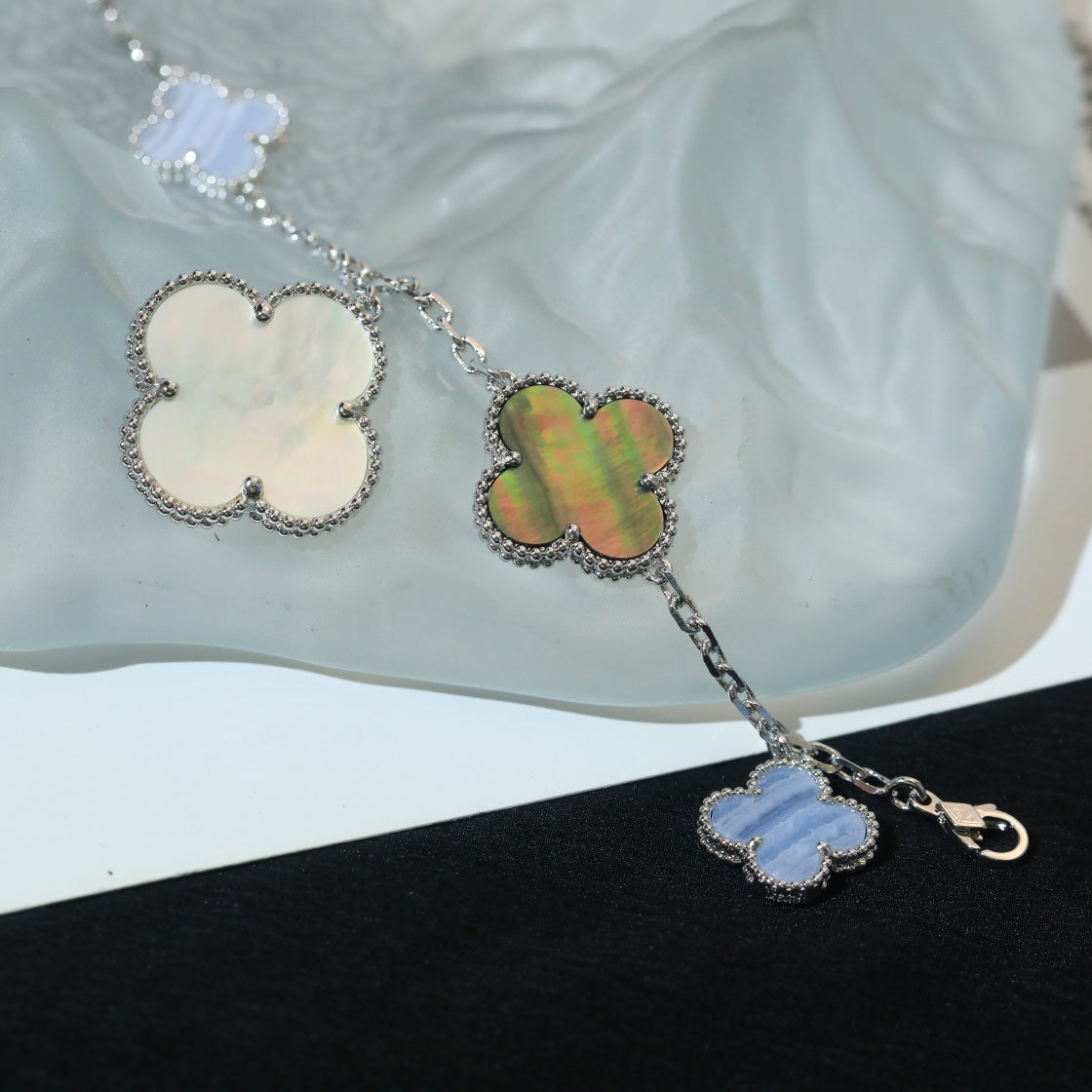 DIANA CLOVER BRACELET 5 MOTIFS MOP CHALCEDONY SILVER