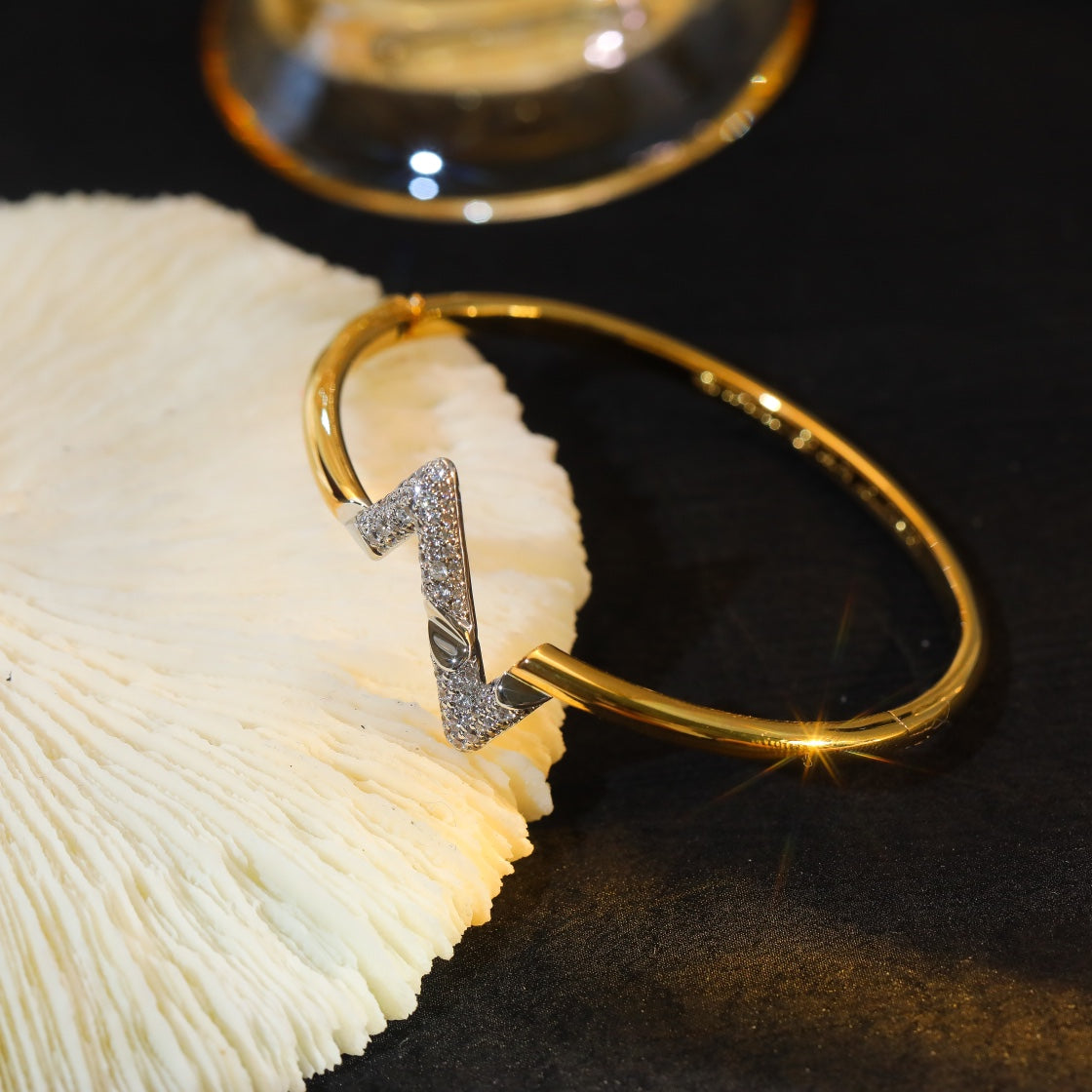 DIANA VOLTE UPSITE DOWN GOLD DIAMOND BRACELET