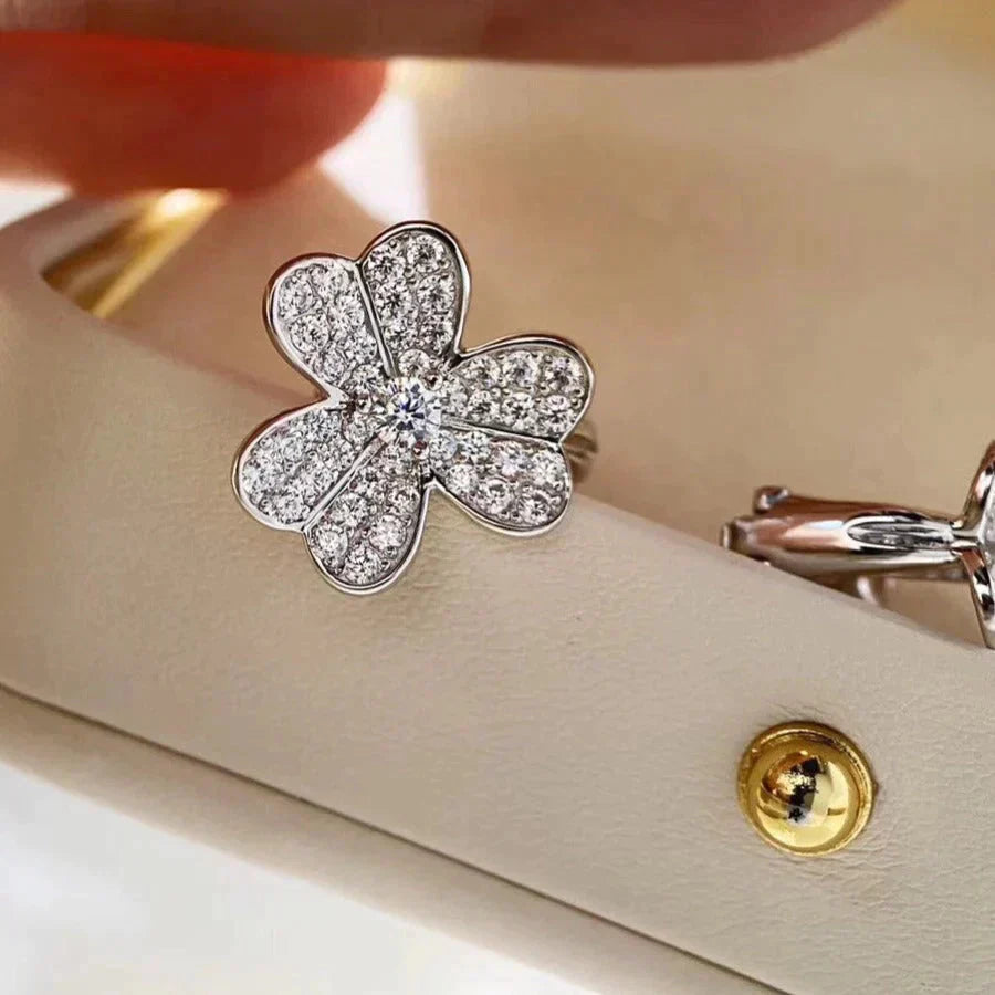 DIANA CLOVER COMOS DIAMOND EARRINGS SILVER