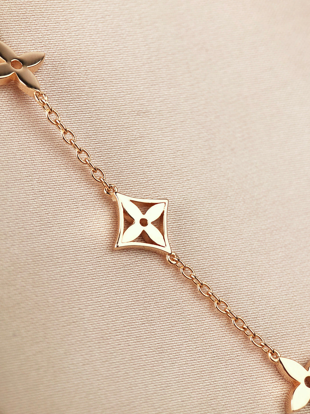 DIANA STAR AND SUN 7 MOTIFS GOLD BRACELET