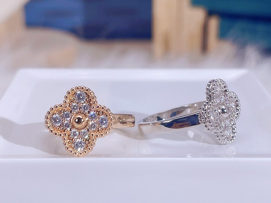 DIANA CLOVER DIAMOND RING