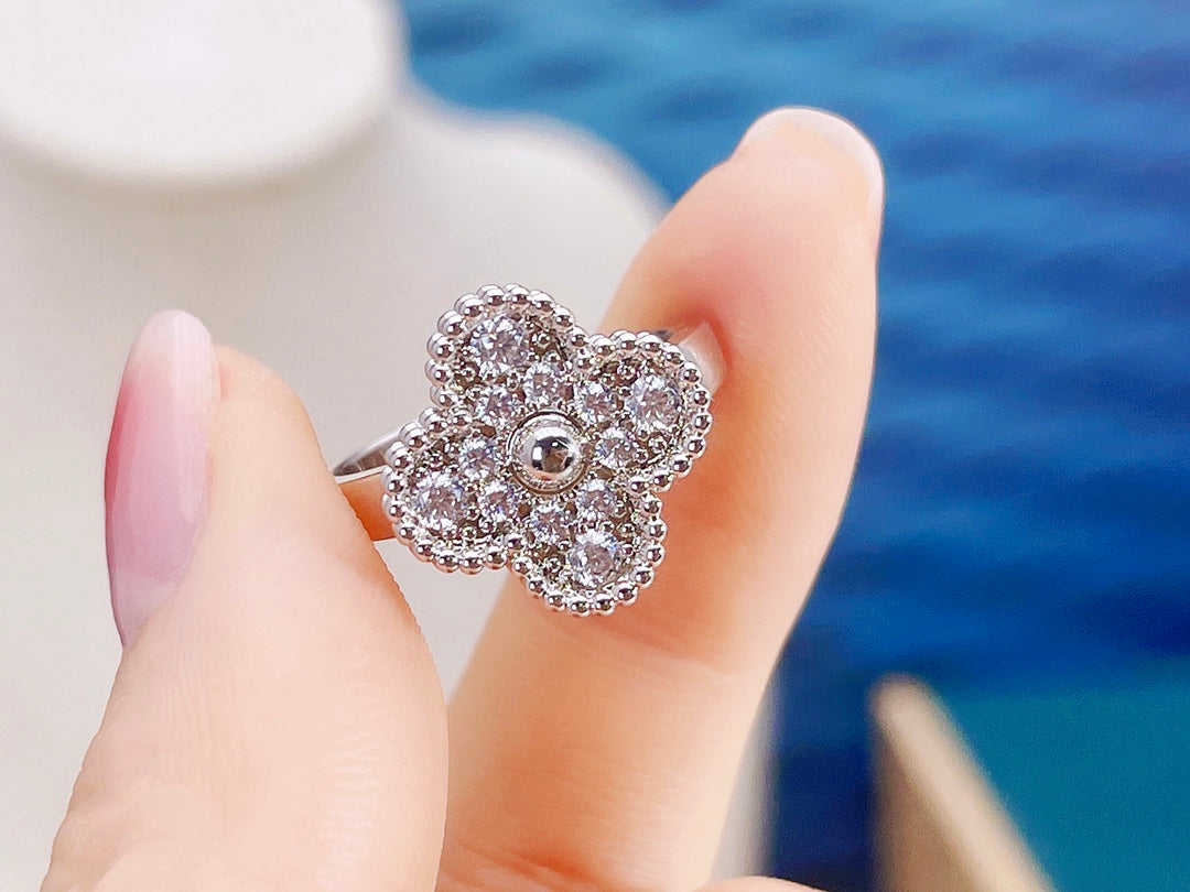 DIANA CLOVER DIAMOND RING