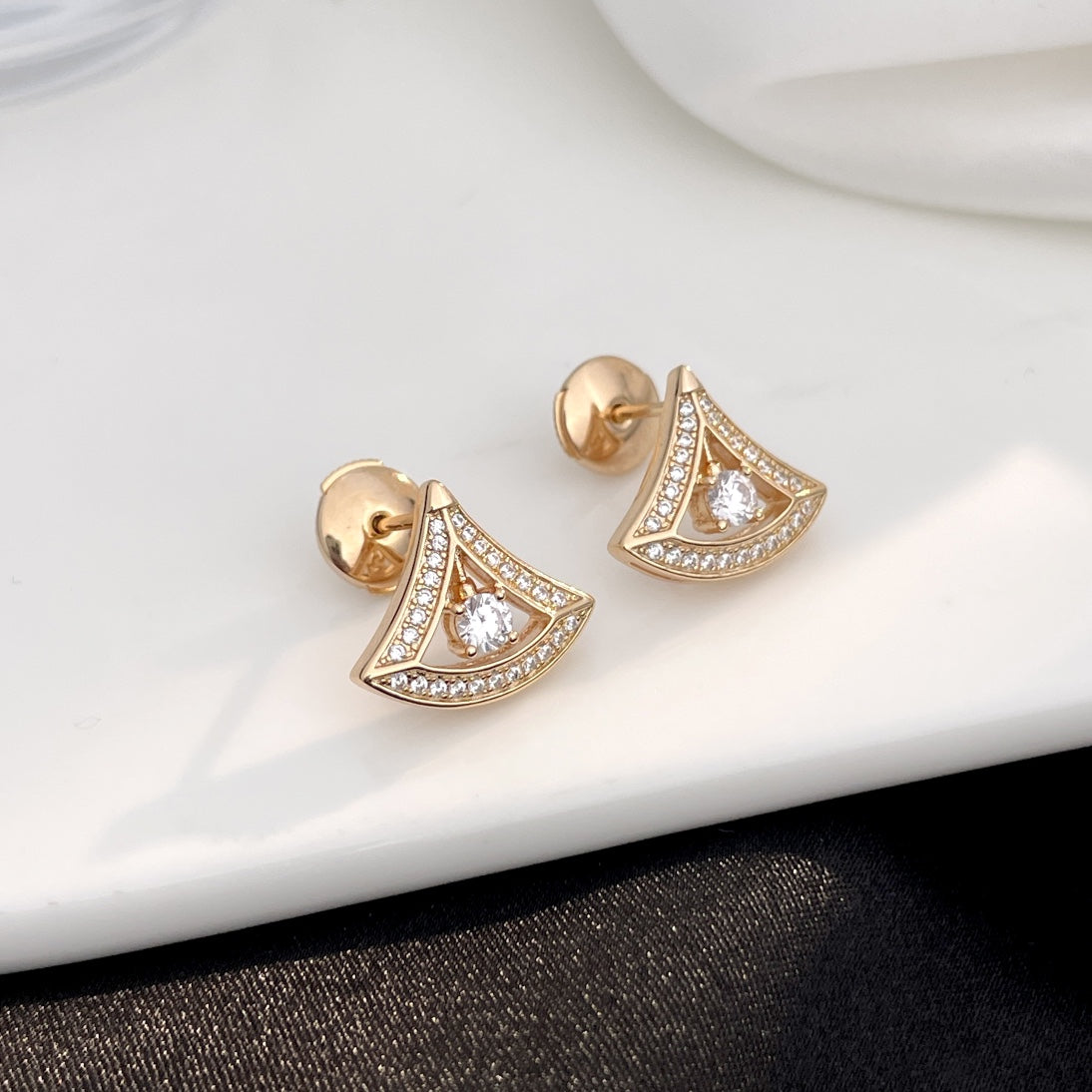 DIANA DREAM MINI DIAMOND STUD EARRINGS