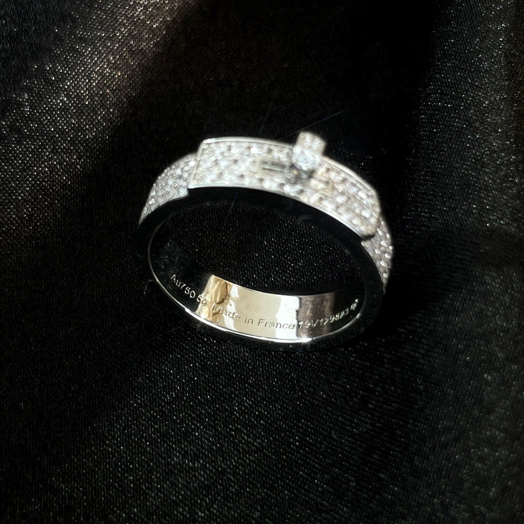 DIANA KELLY SILVER DIAMOND RING