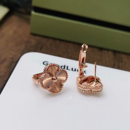 DIANA CLOVER MEDIUM STUD EARRINGS