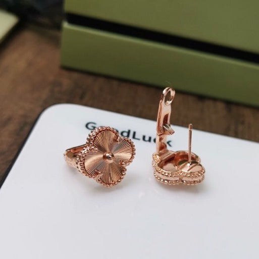 DIANA CLOVER MEDIUM STUD EARRINGS