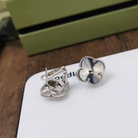 DIANA CLOVER MEDIUM STUD EARRINGS