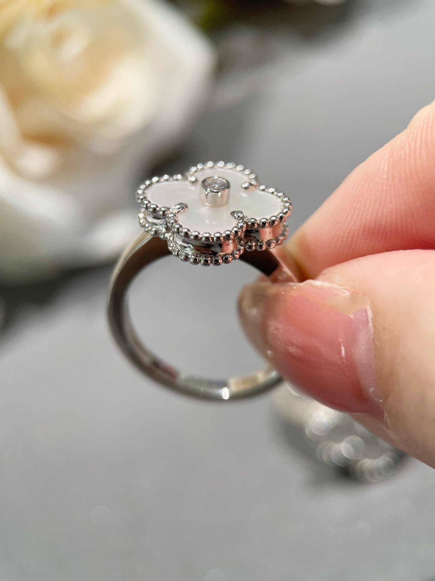 DIANA CLOVER SILVER MOP DIAMOND RING