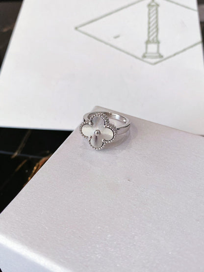 DIANA CLOVER SILVER RING