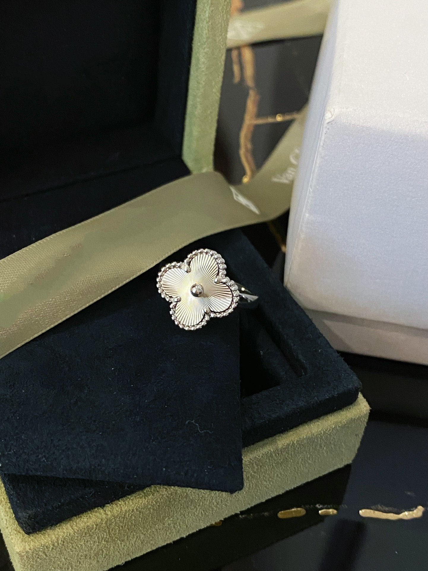 DIANA CLOVER SILVER RING