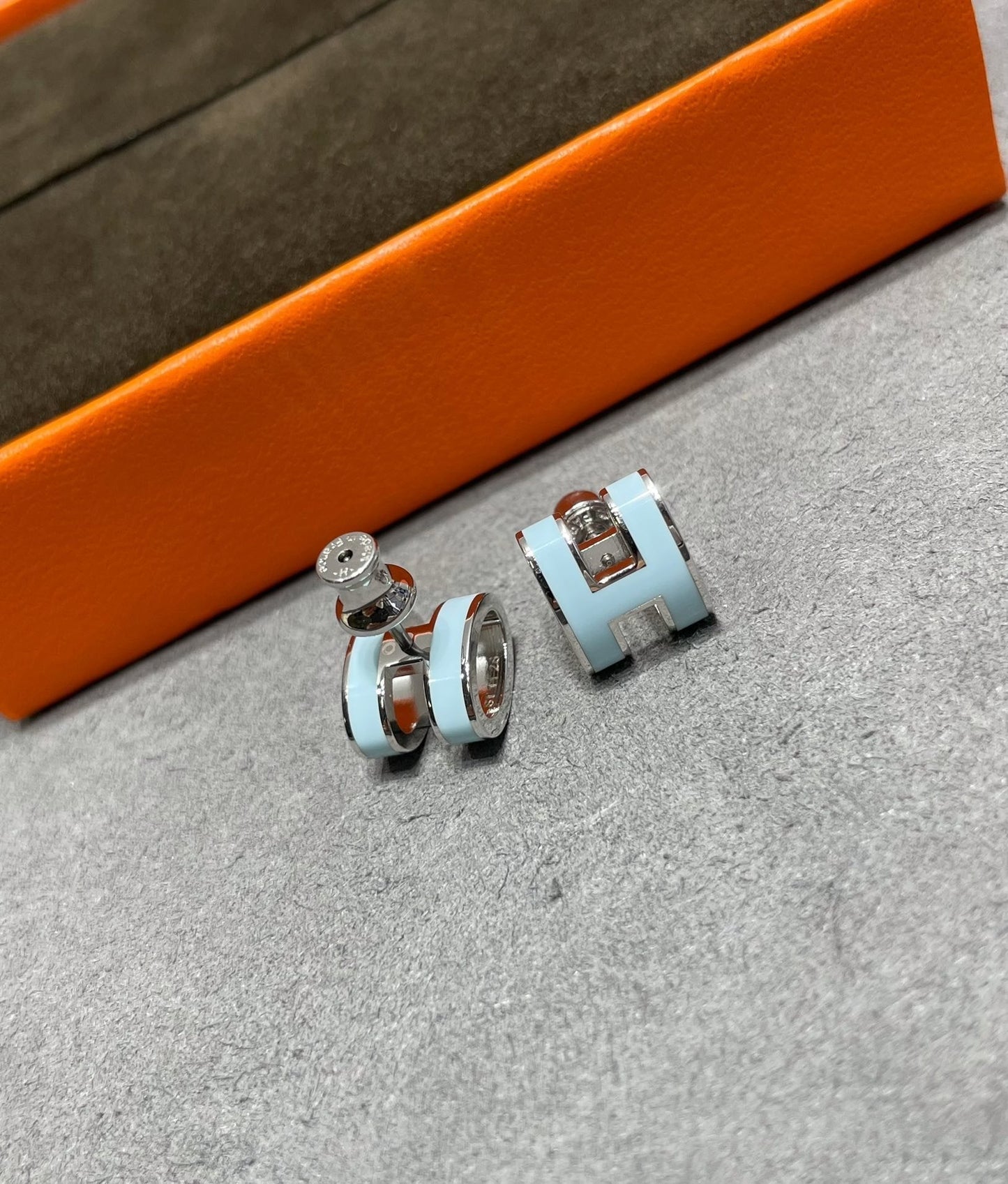 DIANA POP H SKY BLUE STUD EARRINGS