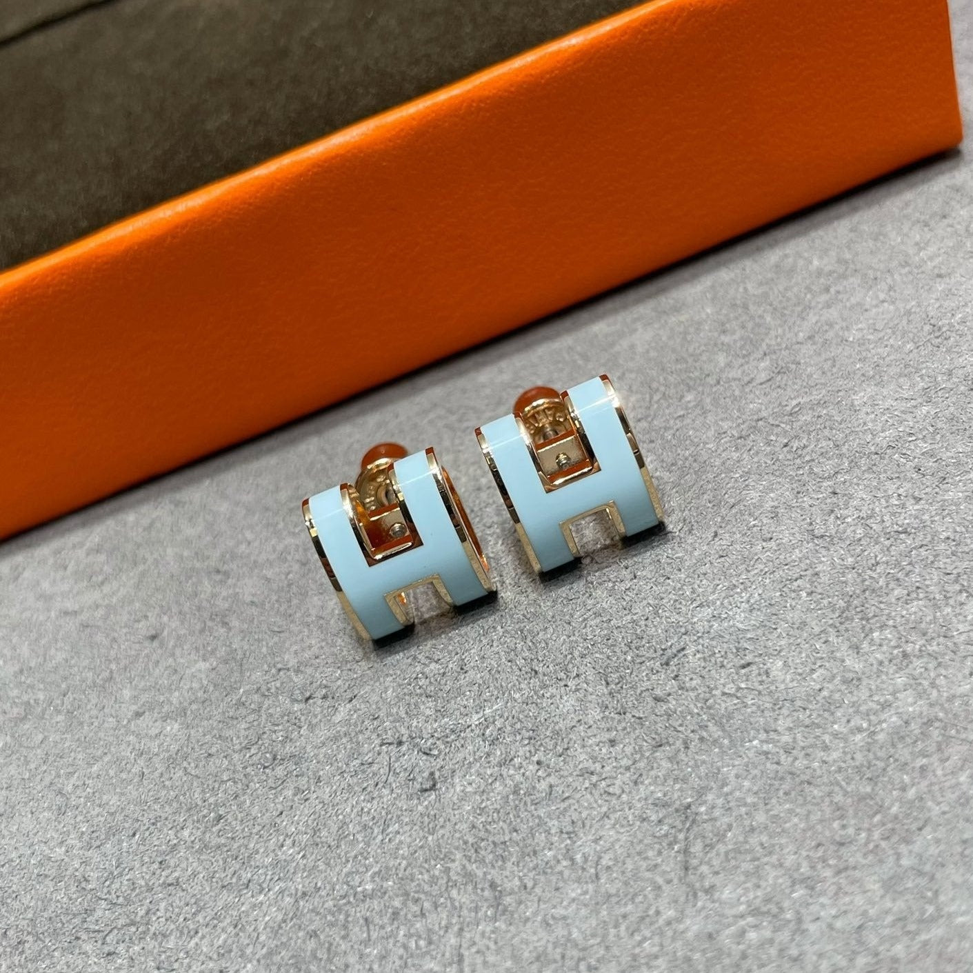 DIANA POP H SKY BLUE STUD EARRINGS