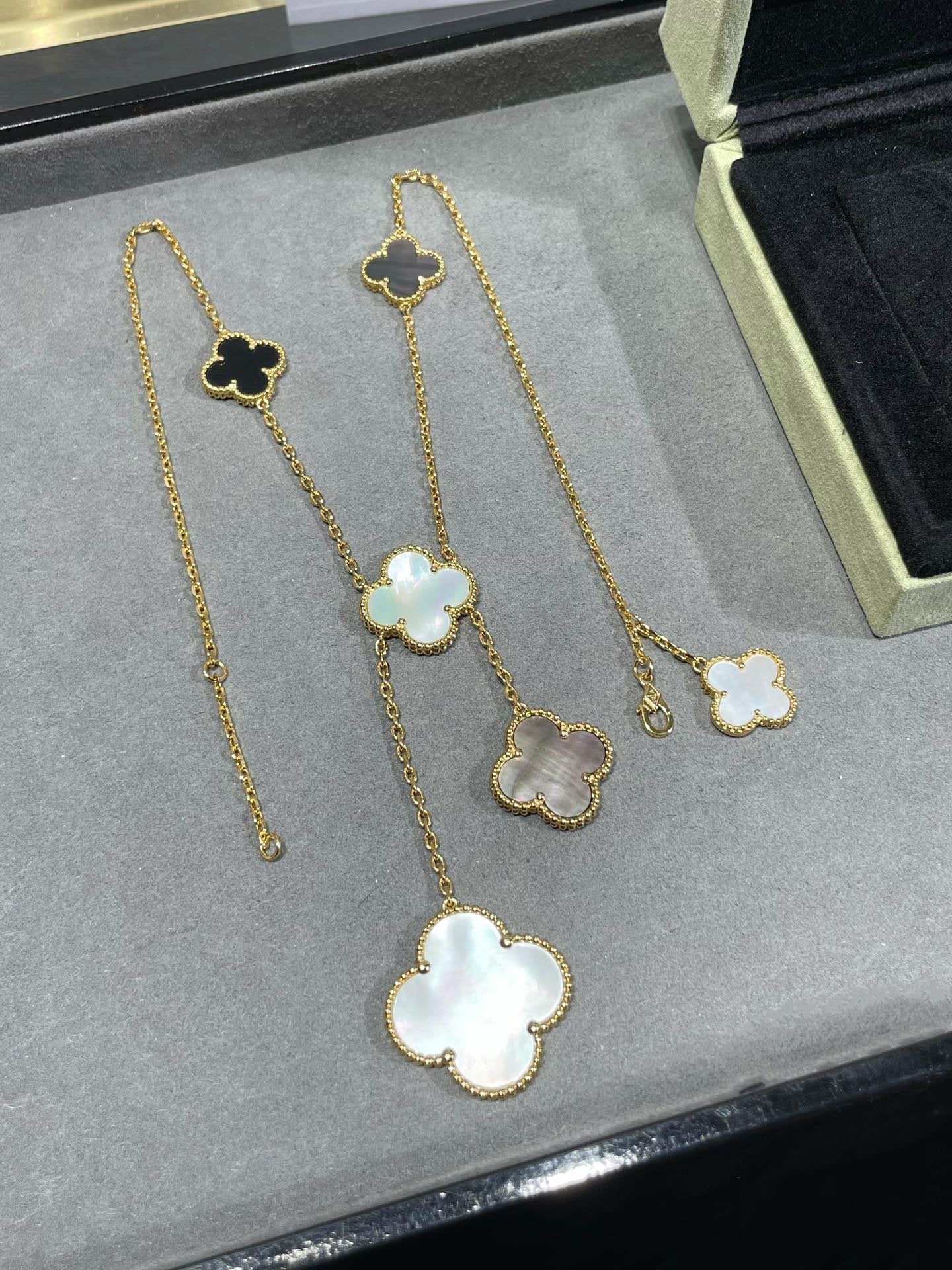 DIANA CLOVER 6 MOTIF MOP ONYX GOLD NECKLACE