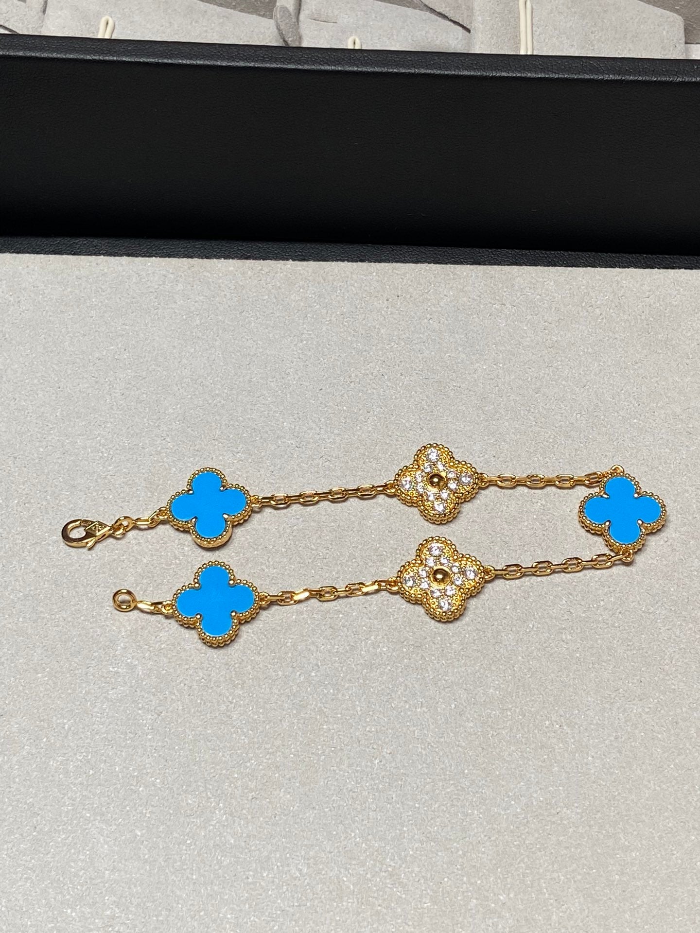 DIANA CLOVER 5 MOTIF BLUE CHALCEDONY DIAMOND GOLD BRACELET